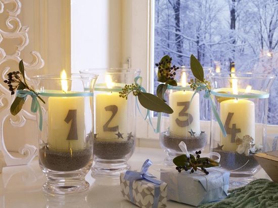 Estas velas para decoração de ano novo podem ser feitas com as cores de sua preferência   (Foto: Divulgação)