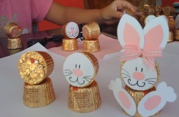 Estas lembrancinhas de Páscoa com bombons são lindas e muito fáceis de serem feitas (Foto: Divulgação)