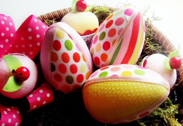 Decorar ovo de Páscoa com tecido deixará os cantinhos de sua casa totalmente no clima da Páscoa (Foto: Divulgação)