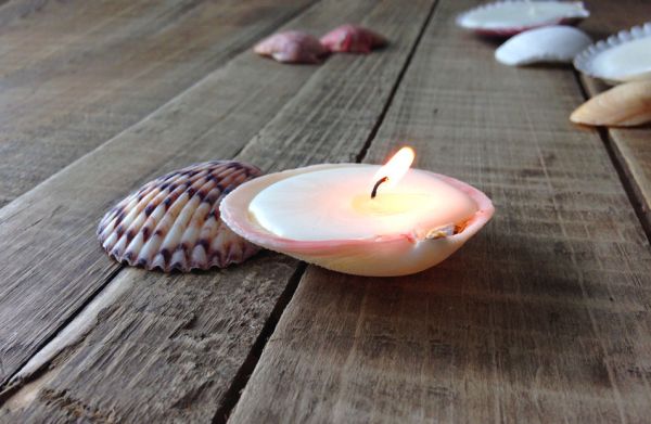 Com estas velas com conchas do mar o seu capricho será exaltado (Foto: sheknows.com)