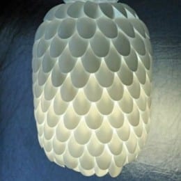 Como Fazer uma Luminária com Colher de Plástico