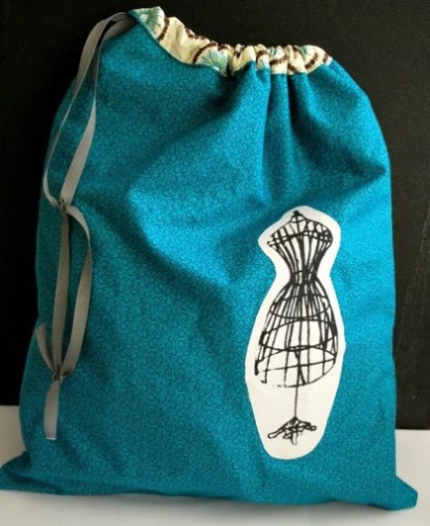 Com esta sacola de tecido fácil sua rotina ficará muito mais charmosa (Foto: sillypearl.com)