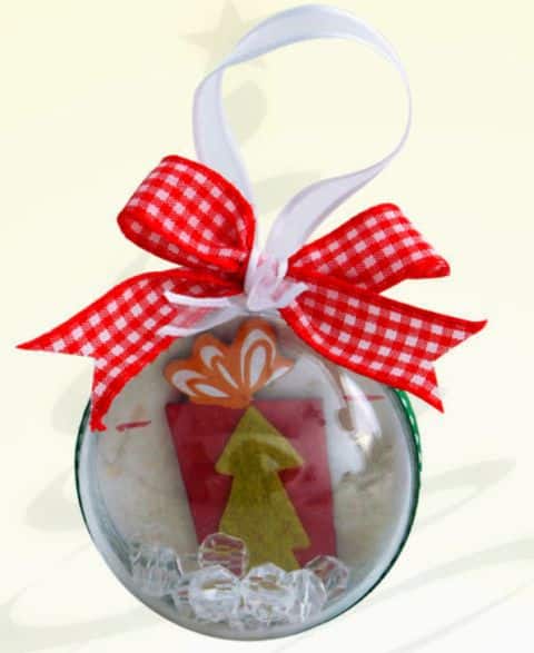 Decorar bola de Natal acrílica é muito fácil (Foto: sinimbu.com.br) 