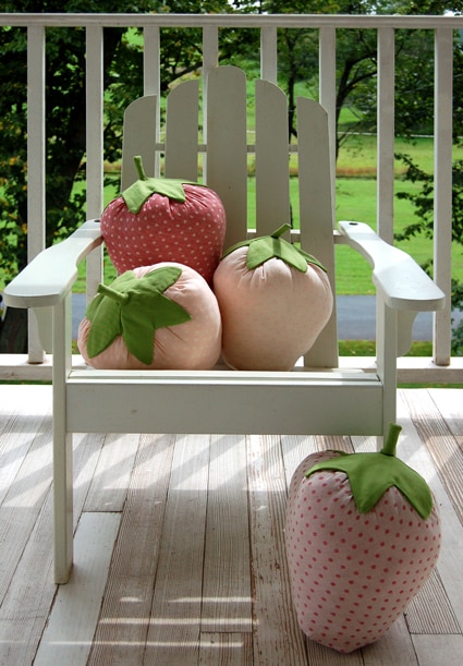  Almofada em formato de morango pode ser colorida também (Foto: purlbee.squarespace.com)  
