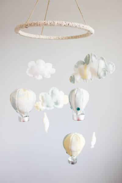 Móbile de balão com tecido é fofo, mais repagina rapidamente qualquer espaço (Foto: beakupcrafts.co.uk) 