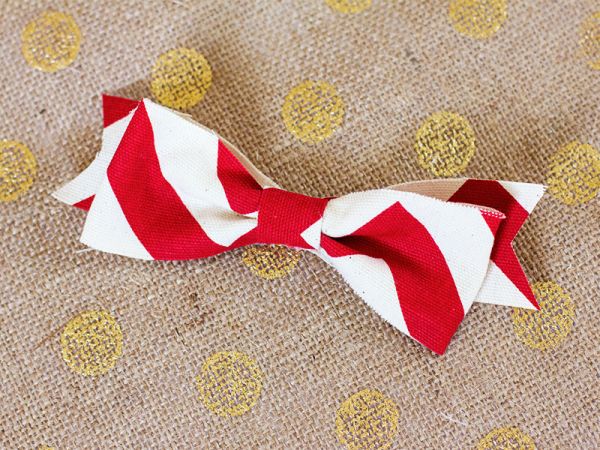 Este laço de tecido fácil também pode decorar toda a sua festa (Foto: sarahhearts.com)