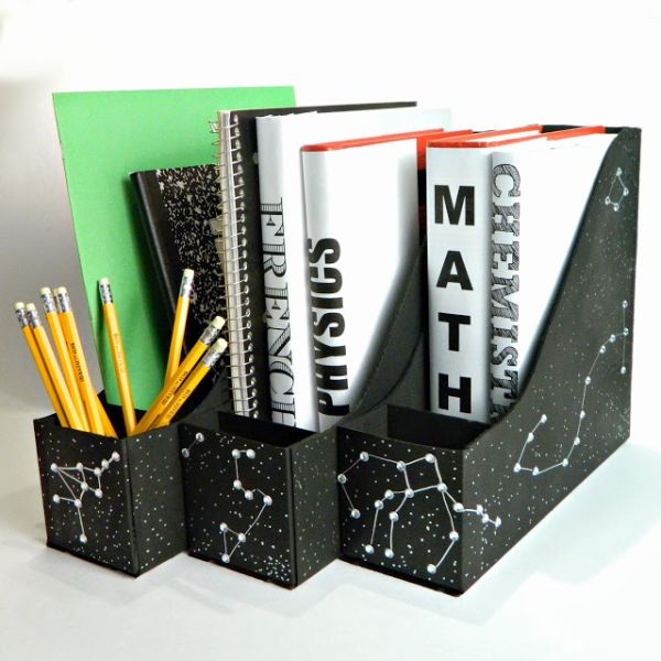 Este porta-livros de material reciclável é diferente e todos adoram (Foto: markmontanoblogs.blogspot.com.br)