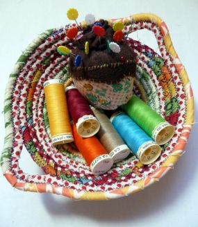 Esta cesta com restos de tecido é linda e sustentável (Foto: craftstylish.com)