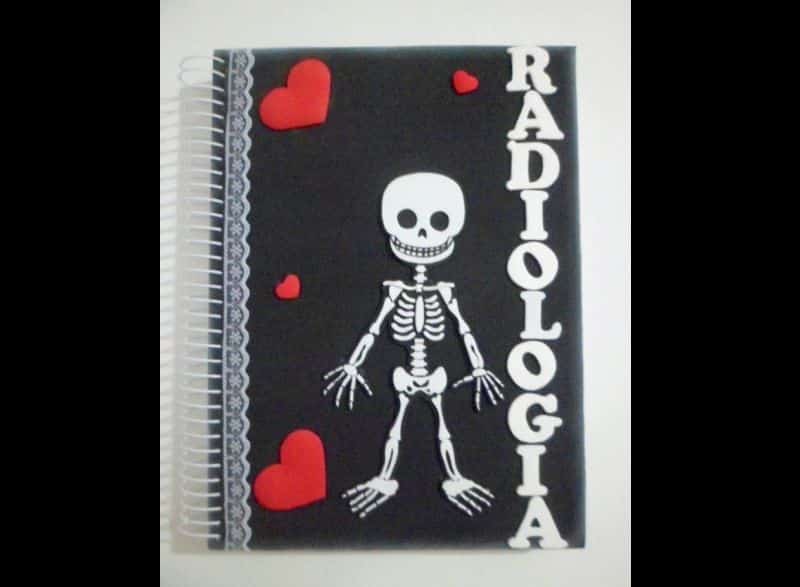 caderno com eva esqueleto