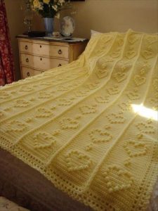 colcha de croche com corações