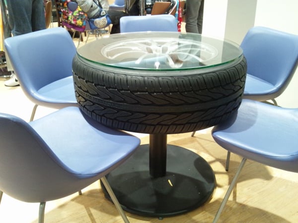 mesa com pneu simples