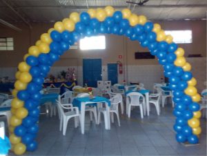 arco de baloes azul