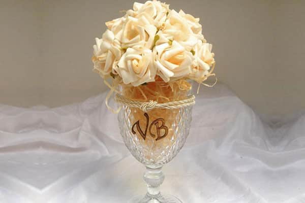 Centro de mesa para casamento taça com flores EVA