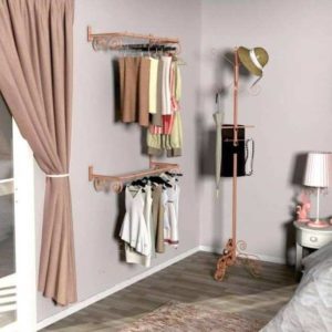 arara de roupas parede