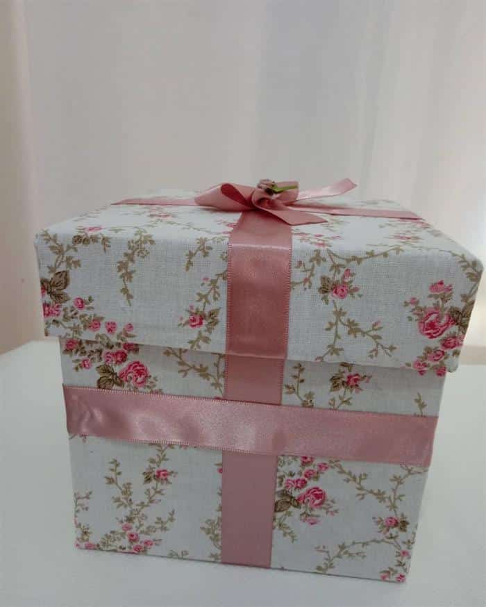 caixa de presente forrada com tecido