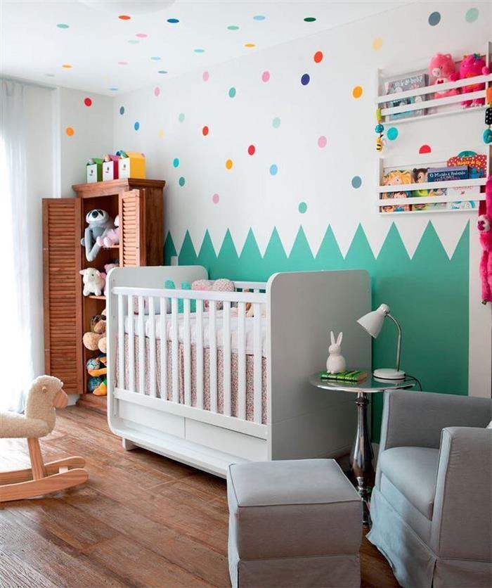 parede pintada com fita quarto infantil