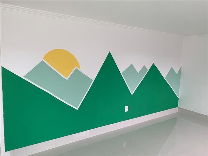 parede pintada com fita verde