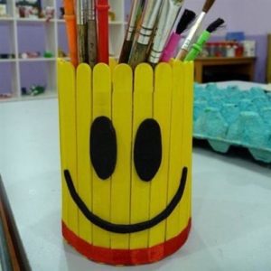 artesanato com palito de picole porta caneta