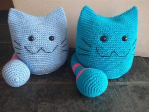 peso de porta em croche gato