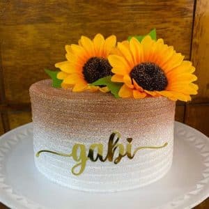 bolo com flores de girassol