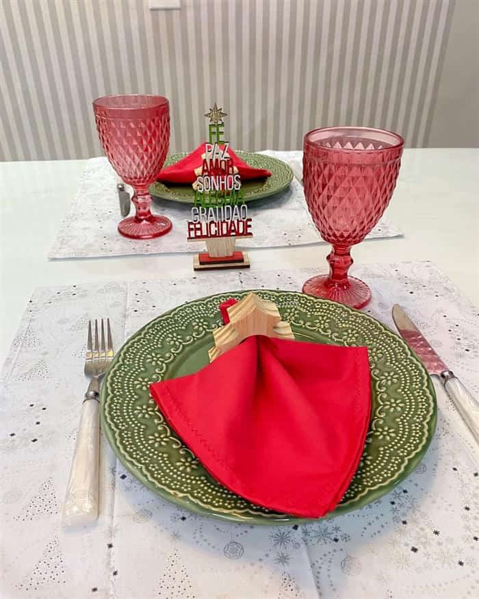 Como fazer mesa posta de Natal para surpreender os convidados