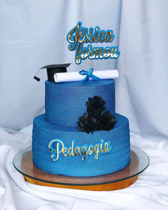 Foto bolo de formatura azul pedagogia