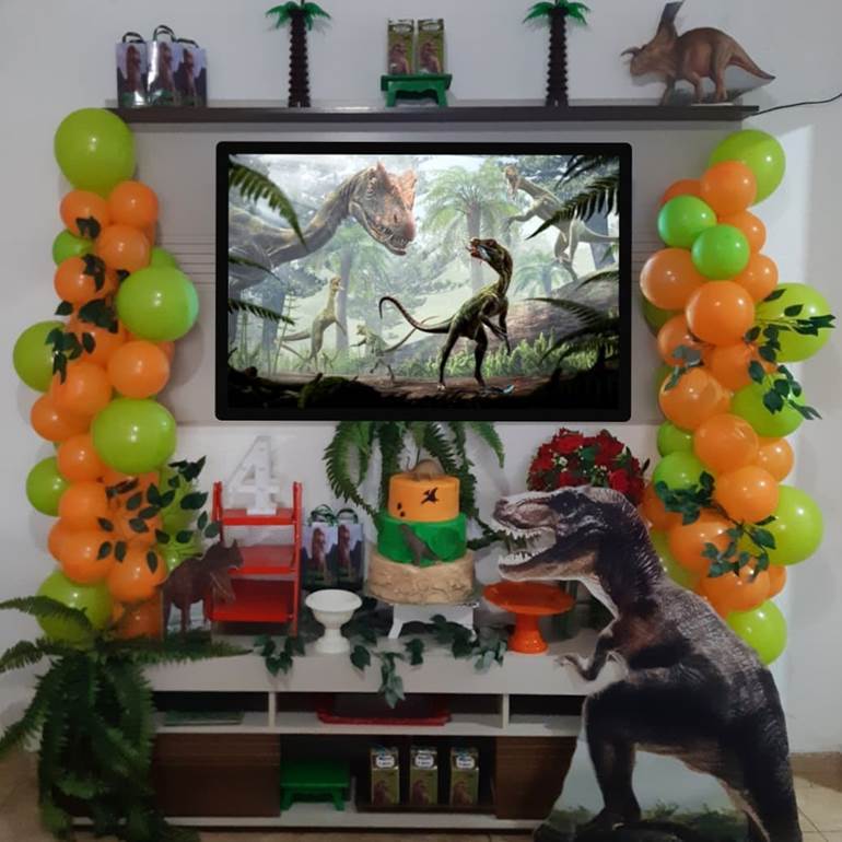 Festa no rack de dinossauro