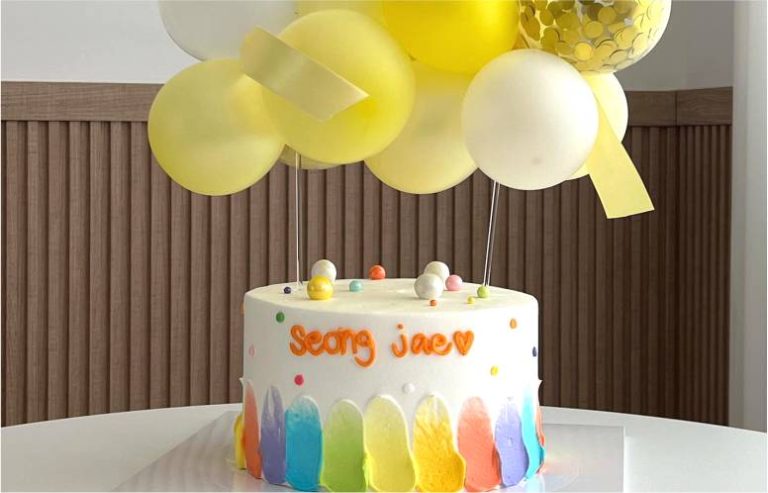 Bolo com balão personalizado em cima: modelos femininos e masculinos