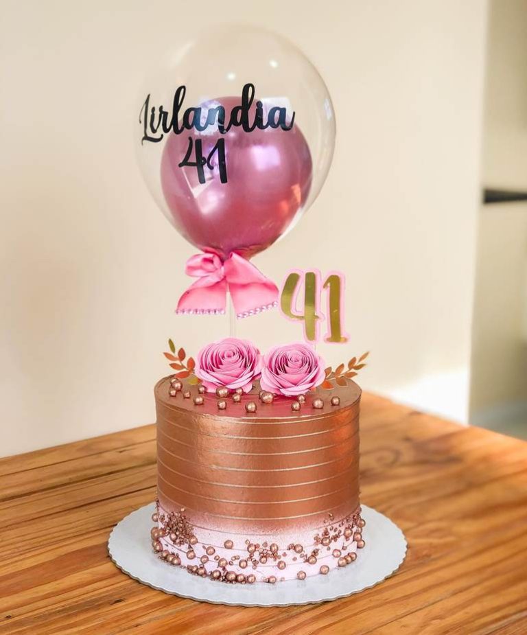 Bolo com balão personalizado em cima: modelos femininos e masculinos