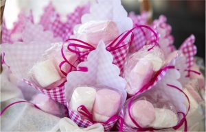 Decoração com marshmallow: ideias com palito, jujubas, bolo e mais