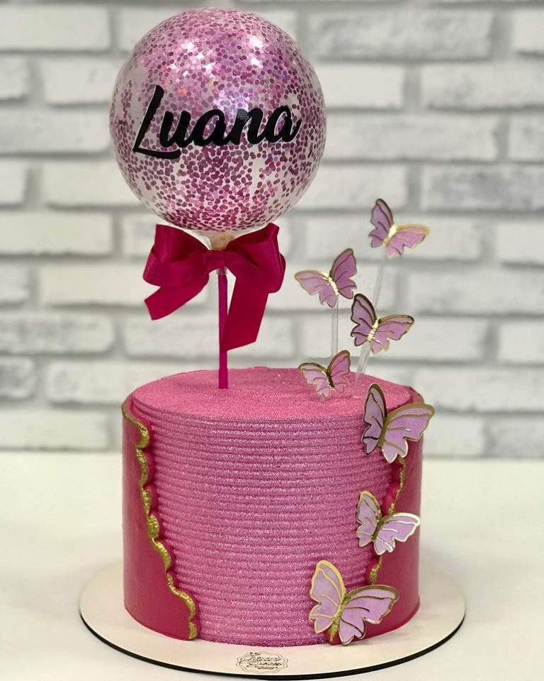Bolo com balão personalizado em cima: modelos femininos e masculinos