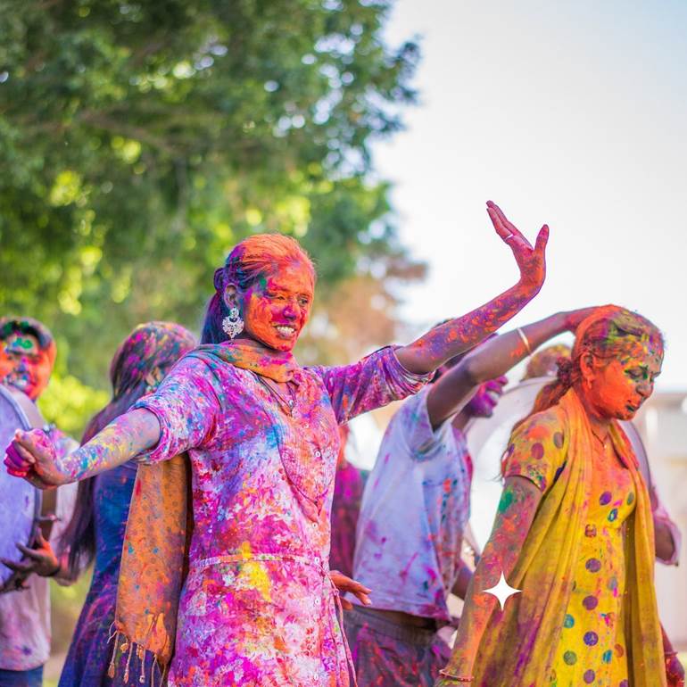 Festa típica indiana com pó colorido