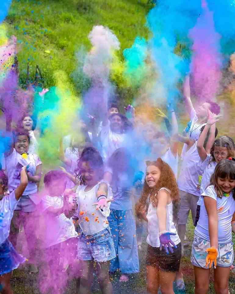 Festival de cores com crianças