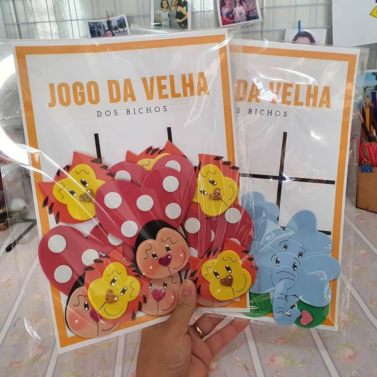 Kit de lembrancinhas para dia das crianças ou festa infantil massinha giz  de cera e cofrinho