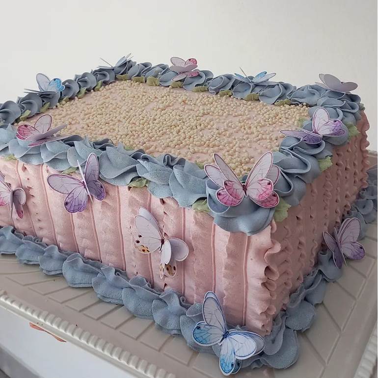 Bolo de borboletas: +95 modelos que parecem obras de arte - Artesanato  Passo a Passo!  Festas de aniversário azuis, Decoração do bolo de  aniversário, Bolos de aniversário de borboleta