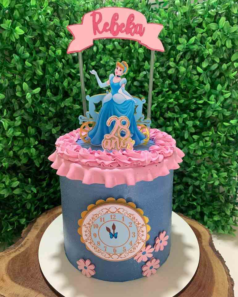 Inspirações de bolo princesas mais de 90 idéias para você  Bolo princesa,  Bolos de aniversário cinderela, Bolo de aniversário da princesa