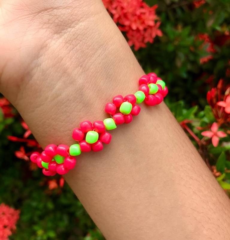 +45 Ideias de pulseiras de miçangas da moda e modelos simples