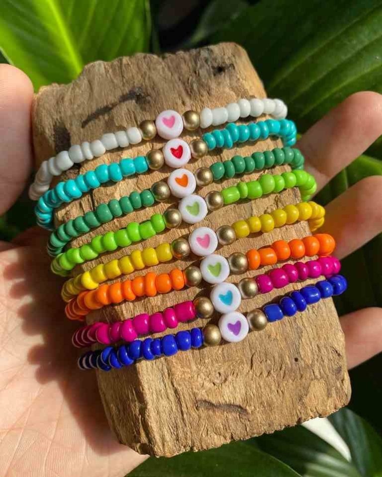 +45 Ideias de pulseiras de miçangas da moda e modelos simples