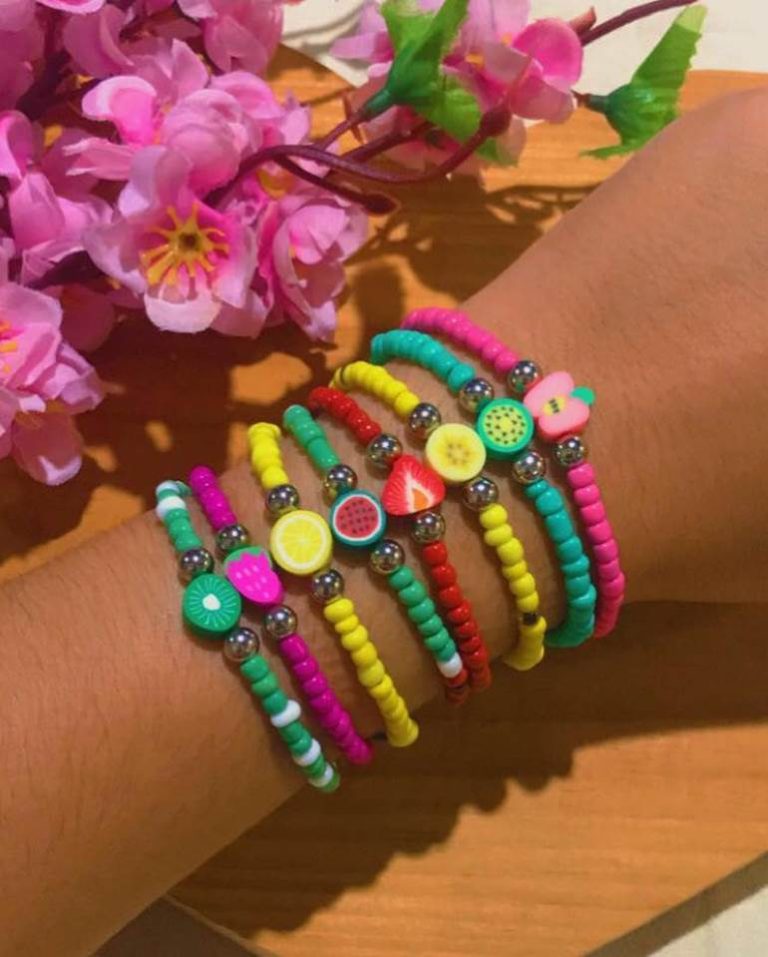 +45 Ideias de pulseiras de miçangas da moda e modelos simples