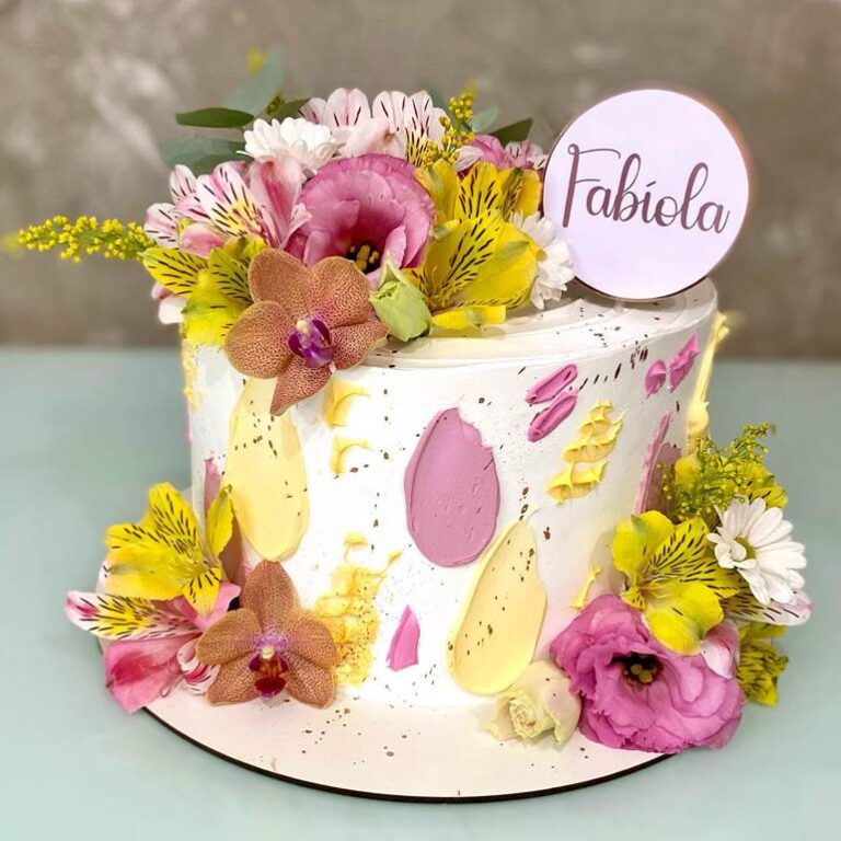 Bolo de aniversário feminino moderno: 40 Ideias fantásticas