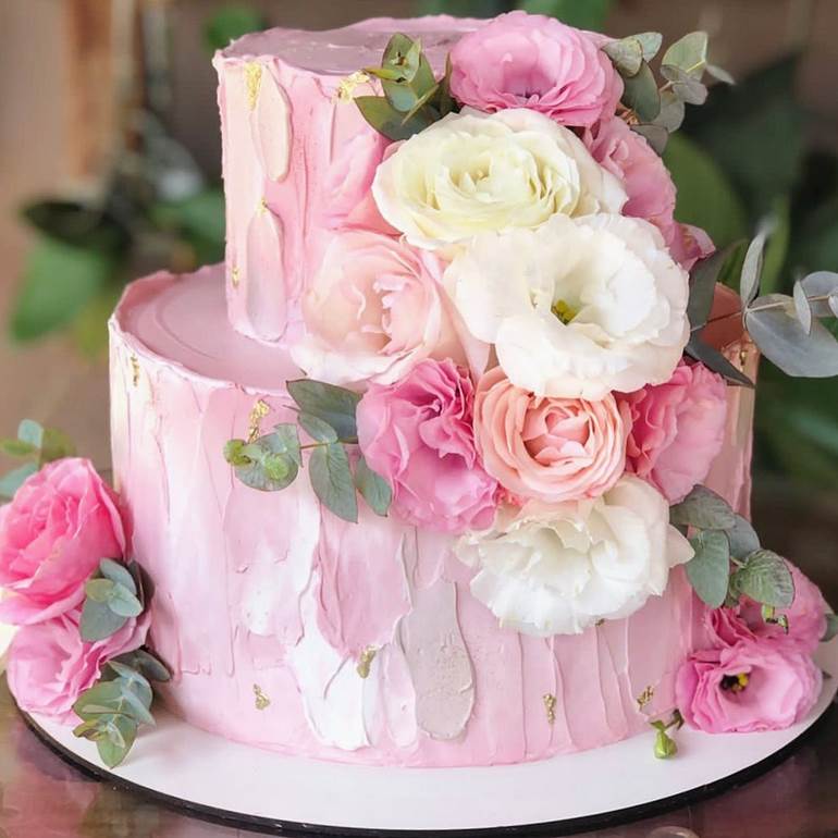 bolo de aniversário feminino moderno 