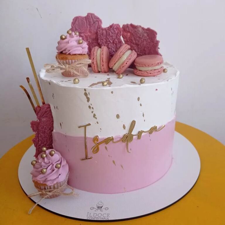 Bolo de aniversário feminino moderno: 40 Ideias fantásticas