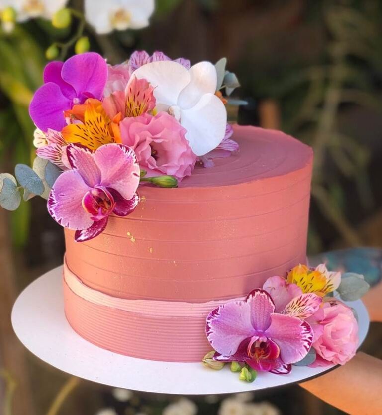Bolo de aniversário feminino moderno: 40 Ideias fantásticas
