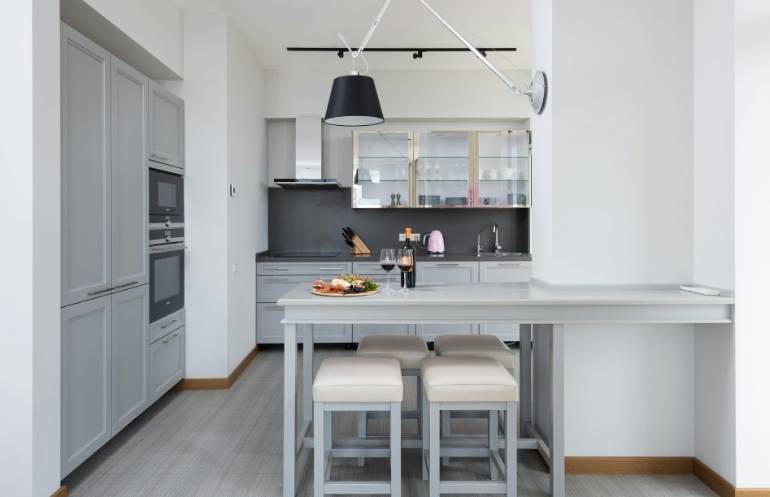 piso laminado cinza
